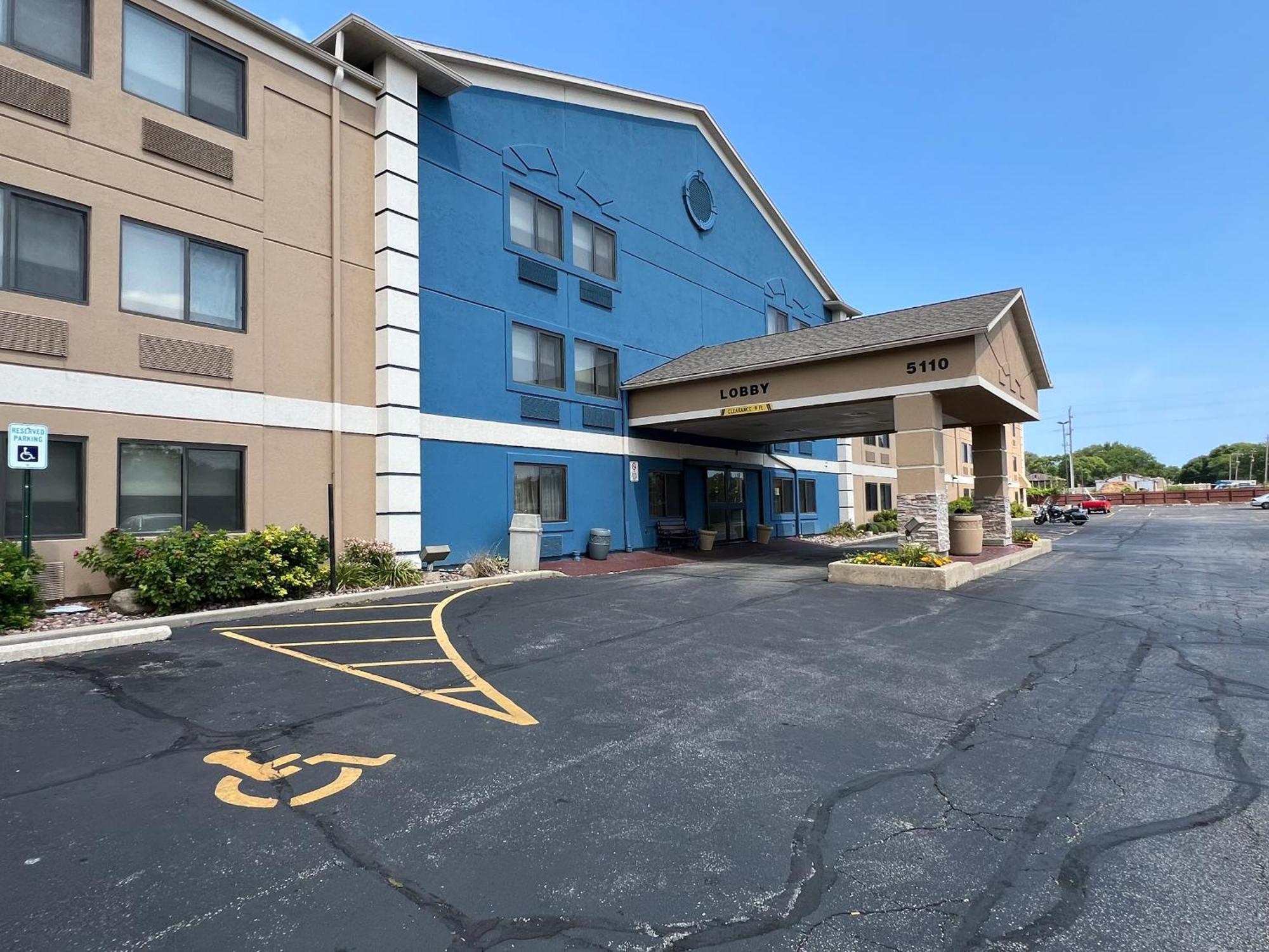 Americinn By Wyndham Glendale Milwaukee Whitefish Bay Exterior foto